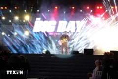 The Big Day band brings to the audience of Da Lat city a series of songs that made their name in the night of December 17. (Photo: VNA)