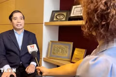 Assoc. Prof. Vu Minh Khuong at the Lee Kuan Yew School of Public Policy under the National University of Singapore (Photo: VNA)