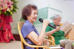 Author Dr. Dao Thi Dien at the launch of her new book " Ha Noi Thoi Can Dai-tu Nhuong Dia den Thanh Pho (1873-1945)” (Photo: VietnamPlus)