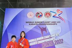Nguyen Thi Dieu Ly (right) and her coach at the World Cadet, Junior & U21 Championships. Ly will defend her 53kg title at this year tournament in Italy. (Photo: webthethao.vn) 