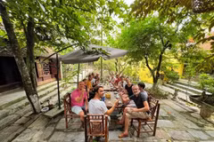 The race toward “net zero tours” and controlling carbon emissions in tourism activities becomes increasingly urgent. - Illustrative image (Photo: VNA)