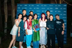 Director Duong Dieu Linh (with red hair) and members of the film crew at the Venice Film Festival. (Photo: film crew)