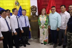 A statue of the Vietnamese heroic martyr is inaugurated at Graciela Navas inter-level school in Caracas, Venezuela. (Photo: VNA)
