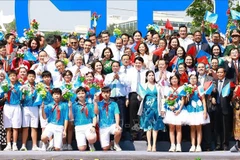 Prime Minister Pham Minh Chinh and participants at the event (Photo: VNA)