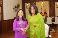 Vietnamese Ambassador to Sri Lanka Trinh Thi Tam (L) and Sri Lankan Prime Minister Harini Amarasuriya at their meeting on October 3 (Photo: VNA)