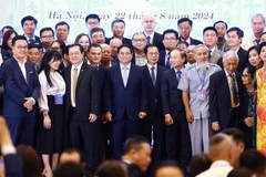 PM Pham Minh Chinh and OV intellectuals (Photo: VNA)