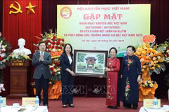 At the ceremony to mark the 16th founding anniversary of the Vietnam Association for Promoting Education (Photo: VNA)
