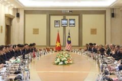 Party leader To Lam holds talks with Malaysian PM Anwar Ibrahim