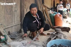 H’mong people make efforts to preserve blacksmithing