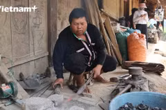 H’mong people make efforts to preserve blacksmithing