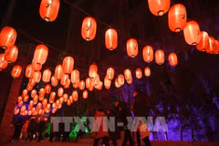 Experiencing folk culture through poonah paper lanterns