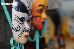 Binh Dinh man turns Tuong masks into cultural gifts 