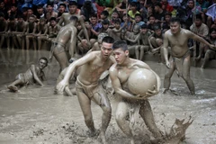 Mud wrestling: Bizarre folk sports in Bac Giang province