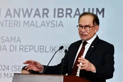 Malaysian Prime Minister Datuk Seri Anwar Ibrahim delivers a speech during a gathering with the Malaysian diaspora in India at the multipurpose hall of the Malaysian High Commission in India on Aug 20, 2024. (Source: Bernama)