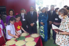 Thai Princess Maha Chakri Sirindhorn and a Thai royal delegation visit Nam Cuong Primary School in Lao Cai city of the province of the same name on August 14 (Photo: VNA)