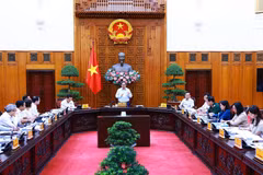 Prime Minister Pham Minh Chinh speaks at the meeting in Hanoi on August 14. (Photo: VNA)