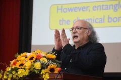 2016 Nobel Prize laureate shares “secrets” of a life in science