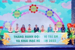 Prime Minister Pham Minh Chinh and delegates launch the Action Month for Children and the Summer of 2022 (Photo: VNA)