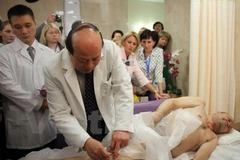 Traditional Vietnamese acupuncture shines in Russia