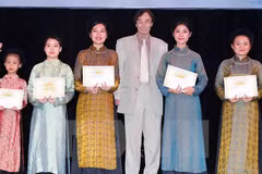 Students in central region awarded Vallet scholarships 