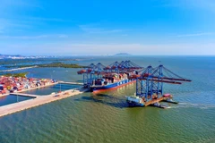 Vietnam records positive economic growth in seven months