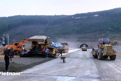 A component project of the eastern North-South expressway under construction. (Photo: VietnamPlus)