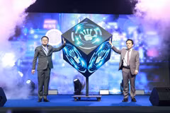 Thai Deputy PM and Minister of Digital Economy and Society Prasert Jantararuangtong (left) officially opens Thailand Space Week 2024 at Impact Muang Thong Thani on Thursday. (Photo: Ministry of Digital Economy and Society)