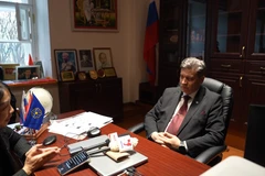 Prof. Vladimir Kolotov, head of the Ho Chi Minh Institute at the Saint Petersburg State University, talks to a VNA correspondent. (Photo: VNA)