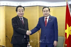 NA Chairman Tran Thanh Man (right ) and President of the Constitutional Democratic Party of Japan Noda Yoshihiko at their meeting in Tokyo on December 6. (Photo: VNA)