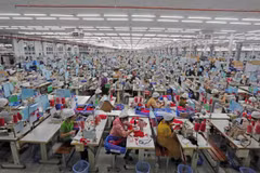 Production at SCAVI Hue in Thua Thien - Hue province. The S&P Global Vietnam Manufacturing Purchasing Manager’s Index (PMI) rose sharply to 54.7 in June from 50.3 in May. (Photo: VNA)