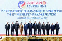 ASEAN and RoK leaders pose for a group photo at the 25th ASEAN-RoK Summit in Vientiane, Laos, on October 10. (Photo: VNA)