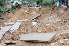 A road in Chi Lang ward of Lang Son city, Lang Son province, is eroded due to heavy rains on July 29 - 30. (Source: VNA)