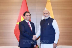 PM Pham Minh Chinh (left) and his Indian counterpart Narendra Modi meets at the expanded G7 Summit in Hiroshima, Japan, on May 20, 2023. (Photo: VNA)