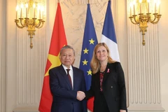 Party General Secretary and State President To Lam (left) meets with President of the French National Assembly Yael Braun-Pivet in Paris on October 7. (Photo: VNA)
