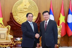 Vietnamese Prime Minister Pham Minh Chinh (left) meets with General Secretary of the Lao People’s Revolutionary Party Central Committee and President of Laos Thongloun Sisoulith in Vientiane on October 8. (Photo: VNA)