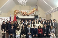 Participants in the 10th Congress of the Vietnamese Student Association in the UK pose for a group photo. (Photo: VNA)