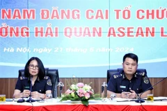 Nguyen Thi Viet Nga (left), Deputy Director of the Department for International Cooperation under the General Department of Vietnam Customs, speaks at the press conference in Hanoi on May 21. (Photo: VNA)