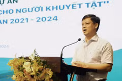 Permanent Vice Chairman of the Thua Thien-Hue People's Committee Nguyen Thanh Binh speaks at the review conference on August 14. (Photo: VNA)