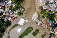 Flooding after heavy rain in Depok city of West Java province, Indonesia, on May 7, 2024. (Illustrative photo: AFP/VNA)