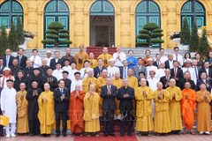 President To Lam (front, seventh from right), religious dignitaries, and officials at the meeting in Hanoi on June 13 (Photo: VNA)