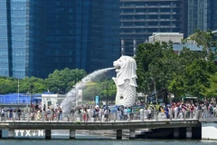 Visitors to Marina Bay of Singapore (Photo: AFP/VNA)