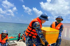 Gifts from mainland, OVs to Truong Sa 