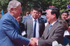 Vietnamese, Kazakh leaders visit ancient pottery village