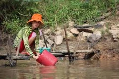 Mekong delta residents gear up to fight floods