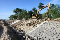 Tien Giang speeds up construction of salinity prevention works