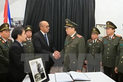 More officials, people pay tribute to Fidel Castro