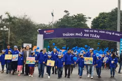 Yamaha Motor Vietnam gifts 11,000 helmets to students 