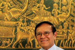 Cambodian King pardons opposition leader 
