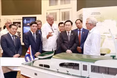 NA Chairman Vuong Dinh Hue visits Fidel Castro Ruz Centre