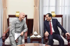 Foreign minister hosts Dutch Ambassador